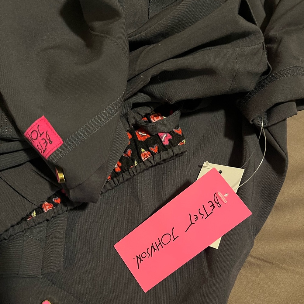 Betsy Johnson scrub set M - NWT.